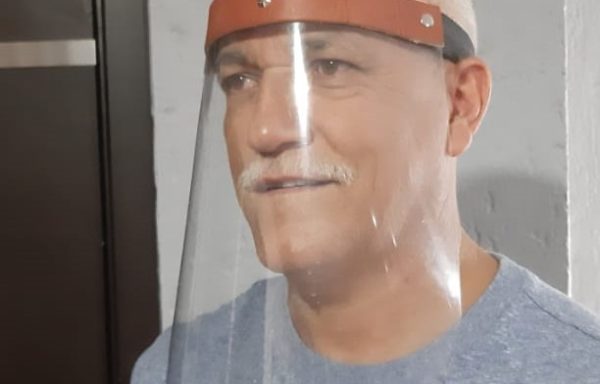 CARETA PROTECTORA AJUSTABLE